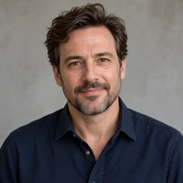 AI-generated head-and-shoulders portrait representing Noel Archer, an entirely fictional adult editor.